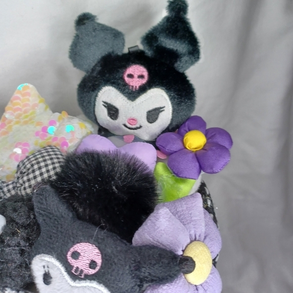 Kuromi Plush Bouquet with Flowers - Picture 3 of 8